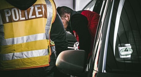 Первого бандита депортировали из Германии в Сирию