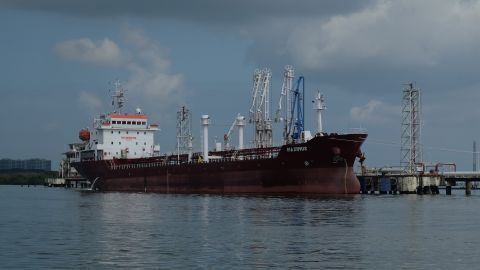 Потоки й ціни на російську нафту стрімко падають, б’ючи по «військовій скарбниці» Путіна - Bloomberg