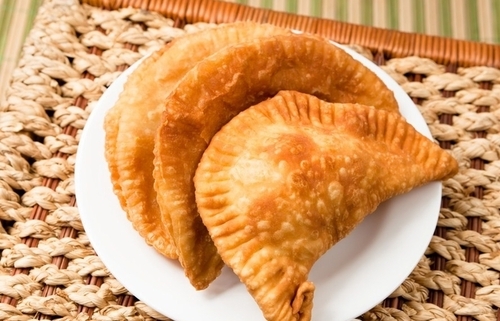 Бабусині страви: "Заварне тісто для чебуреків"