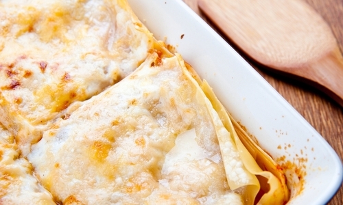 Маміни секрети "Лазанья з норвезькою сьомгою і соусом зі сметани і фети"