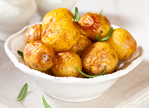 Бабусині страви: "Картопля, запечена в духовці з травами"