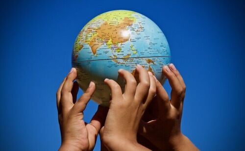 4 лютого - Міжнародний день людського братерства: Прикмети та забобони