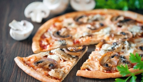 Бабусині страви: "Домашня піца з грибами"