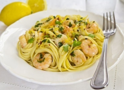 Бабусині страви: "Макарони з креветками у вершковому соусі"