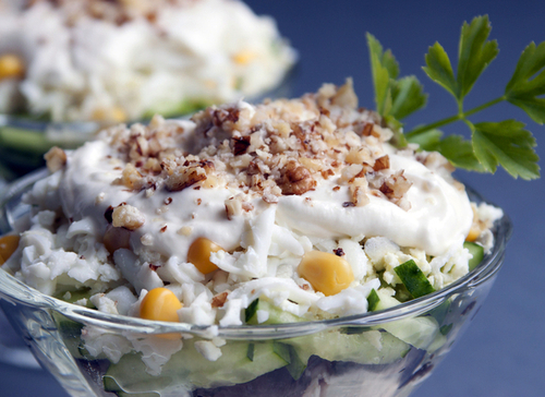 Бабусині страви: "Салат із куркою, горіхами і чорносливом"