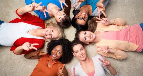 13 березня - Міжнародний день перемоги кожної дівчини: Прикмети та забобони