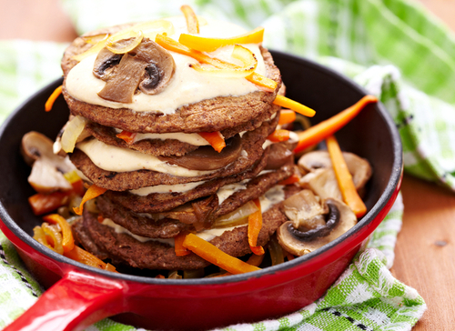 Бабусині страви: "Печінкові оладки під грибним соусом"