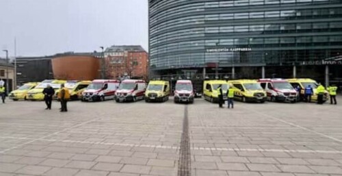 Фінські волонтери відправили в Україну 12 “швидких” для прифронтових регіонів