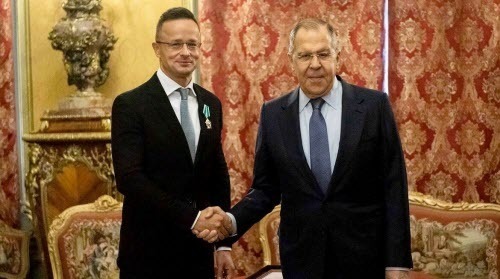 Сито Сократа: Сийярто на подхвате у Смоленской площади