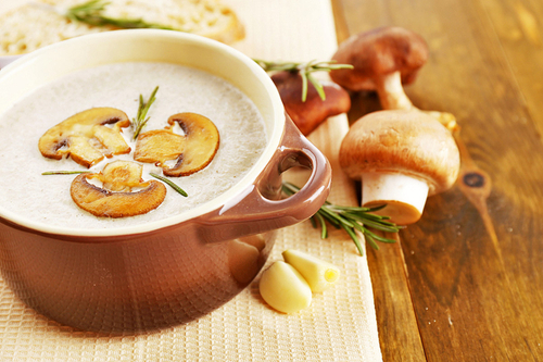 Бабусині страви: "Суп із лісових грибів"