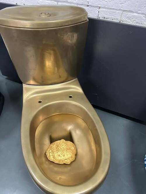 "Епоха золотих унітазів" - Владислав Смірнов