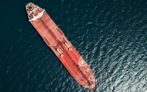 Тіньовий флот рф возить нафту за фальшивими страховками – Bloomberg