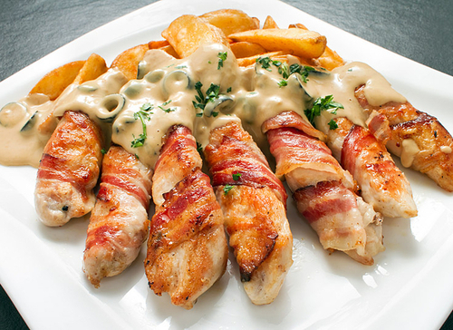 Маміни секрети "Фаршировані курячі грудки, обсмажені в беконі"