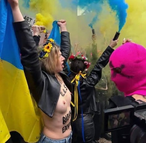 Голой грудью на российский десант