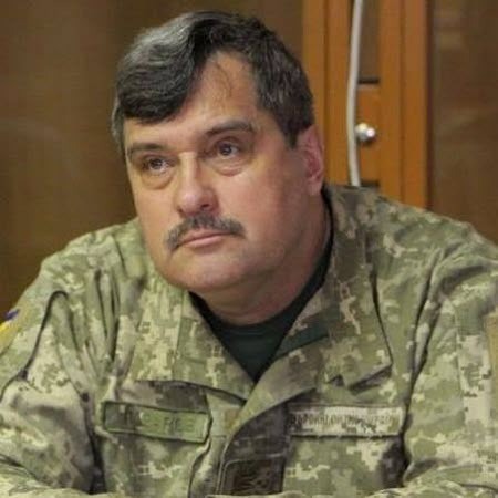 На майдані коло церкви...