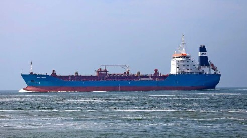 Европа разрешила себе отнимать российскую нефть в море