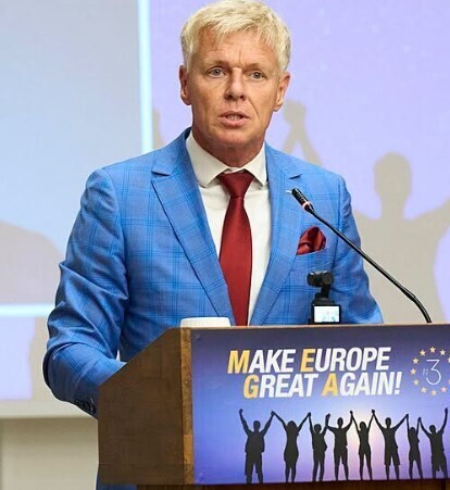 "Архітектура штучних криз і цифровий нашийник: Хто тримає пульт від вашого життя" - Владислав Смірнов