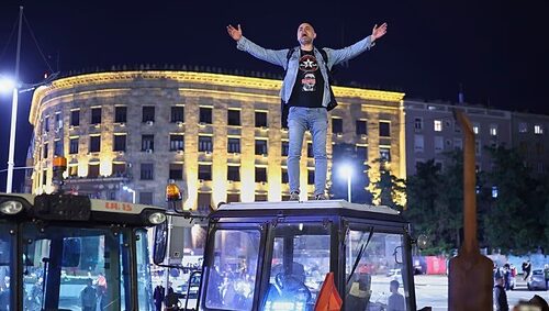 Сербские студенты смели власть в стране